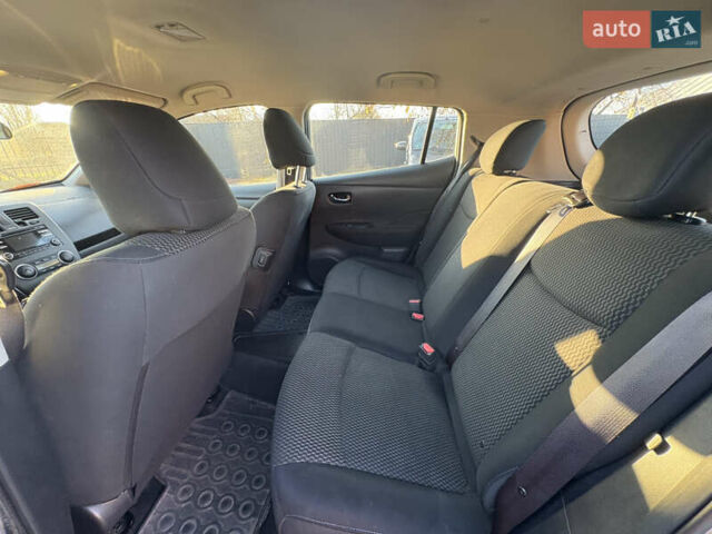 Серый Ниссан Лиф, объемом двигателя 0 л и пробегом 128 тыс. км за 6500 $, фото 17 на Automoto.ua