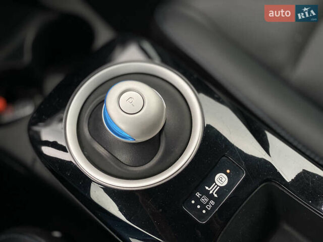 Сірий Ніссан Ліф, об'ємом двигуна 0 л та пробігом 111 тис. км за 7300 $, фото 19 на Automoto.ua