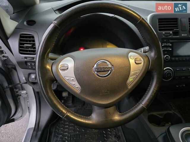 Серый Ниссан Лиф, объемом двигателя 0 л и пробегом 103 тыс. км за 6999 $, фото 11 на Automoto.ua