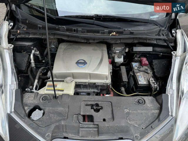 Серый Ниссан Лиф, объемом двигателя 0 л и пробегом 117 тыс. км за 6500 $, фото 8 на Automoto.ua