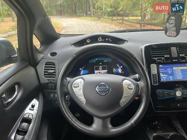 Серый Ниссан Лиф, объемом двигателя 0 л и пробегом 130 тыс. км за 9000 $, фото 13 на Automoto.ua