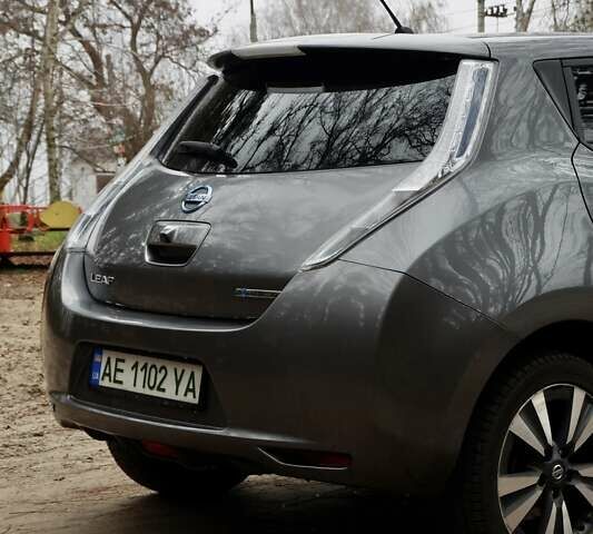 Серый Ниссан Лиф, объемом двигателя 0 л и пробегом 151 тыс. км за 7300 $, фото 11 на Automoto.ua