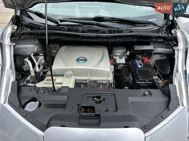 Серый Ниссан Лиф, объемом двигателя 0 л и пробегом 130 тыс. км за 5400 $, фото 24 на Automoto.ua