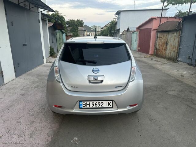 Серый Ниссан Лиф, объемом двигателя 0 л и пробегом 130 тыс. км за 6500 $, фото 2 на Automoto.ua