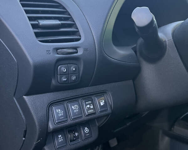 Серый Ниссан Лиф, объемом двигателя 0 л и пробегом 118 тыс. км за 7500 $, фото 11 на Automoto.ua