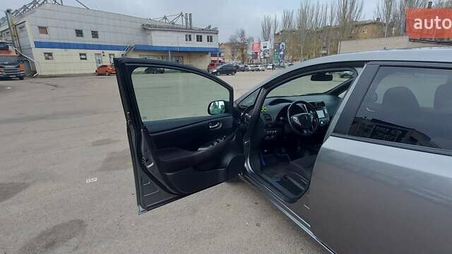 Серый Ниссан Лиф, объемом двигателя 0 л и пробегом 127 тыс. км за 8000 $, фото 16 на Automoto.ua