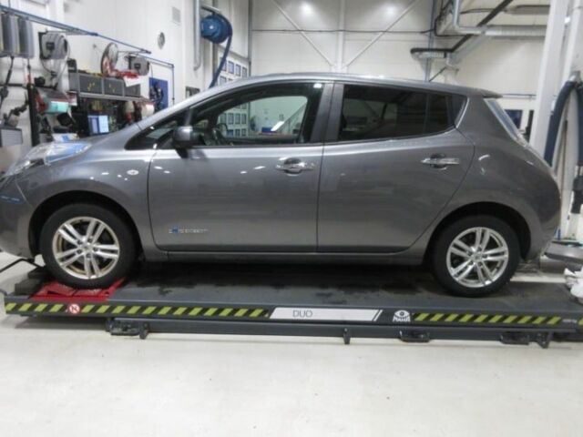 Сірий Ніссан Ліф, об'ємом двигуна 0 л та пробігом 55 тис. км за 7300 $, фото 2 на Automoto.ua