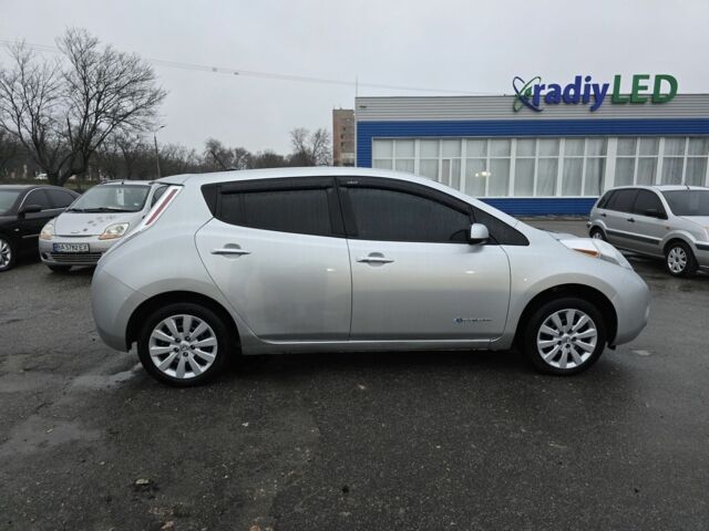 Серый Ниссан Лиф, объемом двигателя 0 л и пробегом 103 тыс. км за 6999 $, фото 3 на Automoto.ua