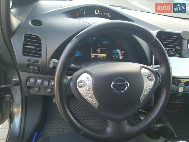 Серый Ниссан Лиф, объемом двигателя 0 л и пробегом 156 тыс. км за 7999 $, фото 14 на Automoto.ua