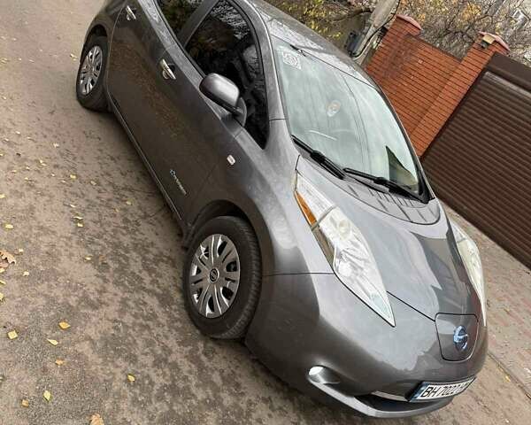 Серый Ниссан Лиф, объемом двигателя 0 л и пробегом 162 тыс. км за 7000 $, фото 4 на Automoto.ua