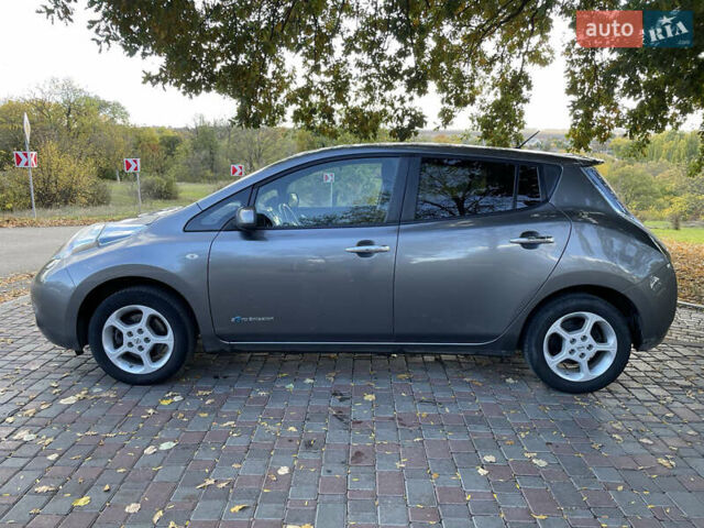 Серый Ниссан Лиф, объемом двигателя 0 л и пробегом 87 тыс. км за 7500 $, фото 4 на Automoto.ua