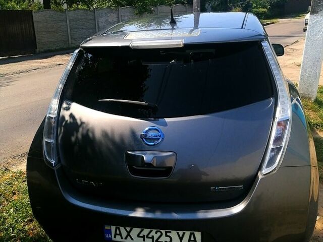 Серый Ниссан Лиф, объемом двигателя 0 л и пробегом 196 тыс. км за 6900 $, фото 4 на Automoto.ua