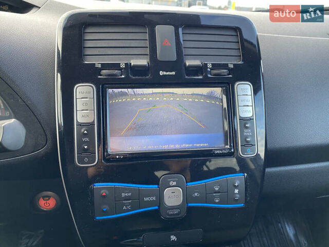 Серый Ниссан Лиф, объемом двигателя 0 л и пробегом 137 тыс. км за 5400 $, фото 17 на Automoto.ua