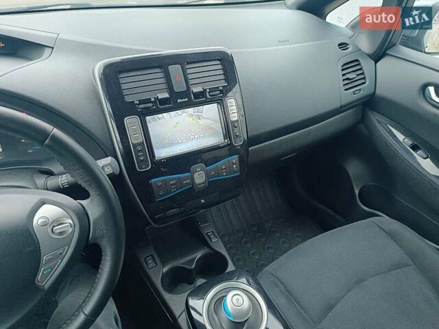 Серый Ниссан Лиф, объемом двигателя 0 л и пробегом 100 тыс. км за 6450 $, фото 33 на Automoto.ua