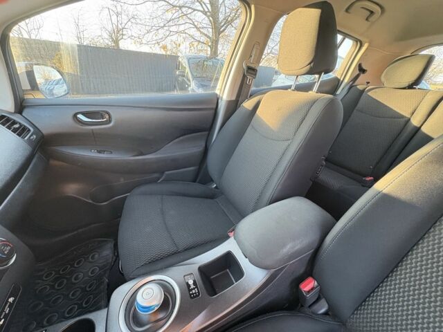 Серый Ниссан Лиф, объемом двигателя 0 л и пробегом 128 тыс. км за 6500 $, фото 18 на Automoto.ua