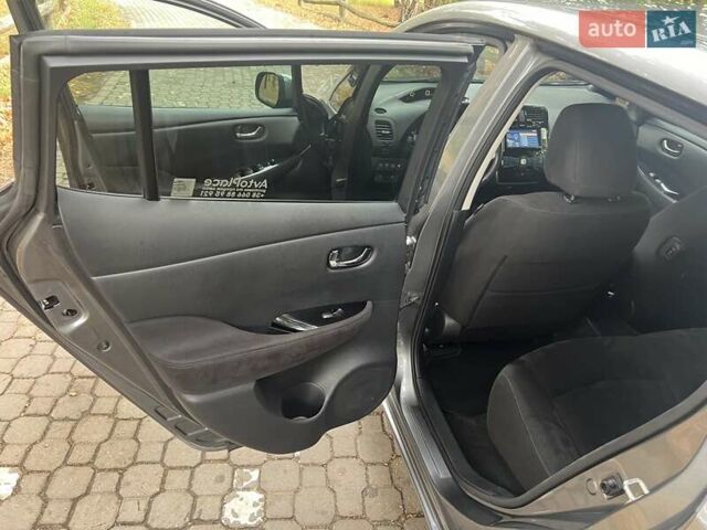 Серый Ниссан Лиф, объемом двигателя 0 л и пробегом 130 тыс. км за 9000 $, фото 10 на Automoto.ua