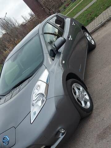 Серый Ниссан Лиф, объемом двигателя 0 л и пробегом 127 тыс. км за 8000 $, фото 1 на Automoto.ua