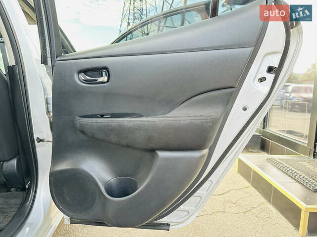 Серый Ниссан Лиф, объемом двигателя 0 л и пробегом 67 тыс. км за 8500 $, фото 21 на Automoto.ua