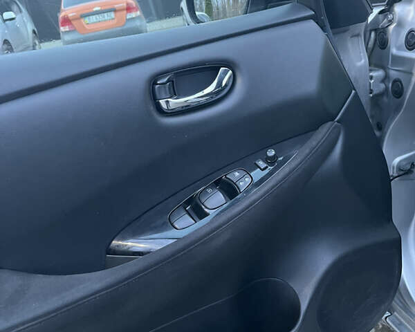 Серый Ниссан Лиф, объемом двигателя 0 л и пробегом 118 тыс. км за 7500 $, фото 10 на Automoto.ua