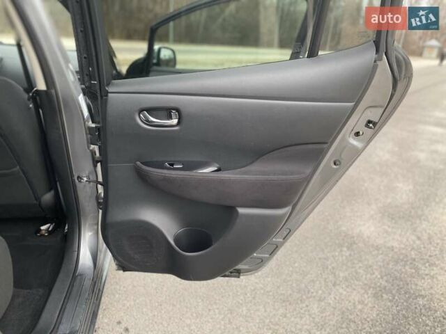 Серый Ниссан Лиф, объемом двигателя 0 л и пробегом 151 тыс. км за 5900 $, фото 33 на Automoto.ua