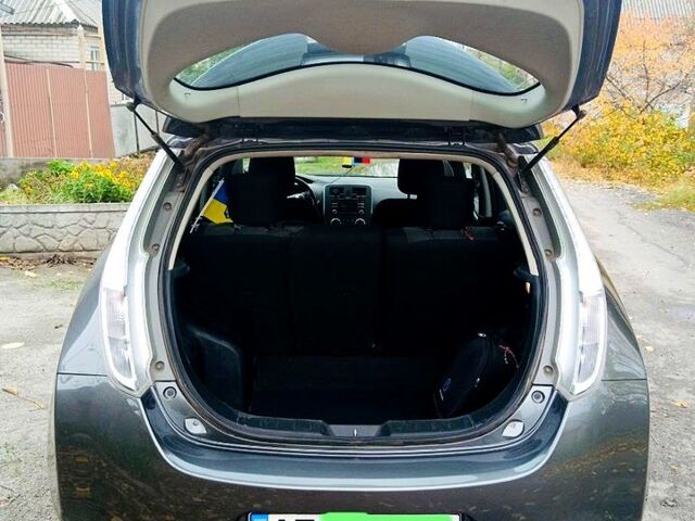 Серый Ниссан Лиф, объемом двигателя 80 л и пробегом 104 тыс. км за 7700 $, фото 4 на Automoto.ua