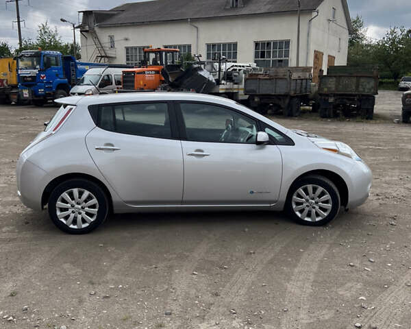 Серый Ниссан Лиф, объемом двигателя 0 л и пробегом 105 тыс. км за 11900 $, фото 5 на Automoto.ua