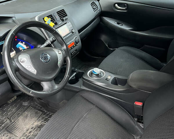 Серый Ниссан Лиф, объемом двигателя 0 л и пробегом 90 тыс. км за 6900 $, фото 16 на Automoto.ua