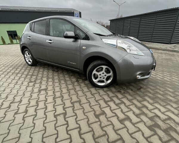 Сірий Ніссан Ліф, об'ємом двигуна 0 л та пробігом 132 тис. км за 6700 $, фото 1 на Automoto.ua