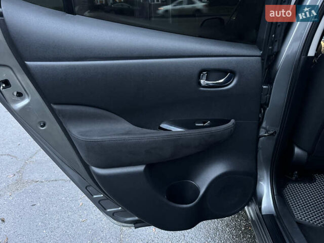 Сірий Ніссан Ліф, об'ємом двигуна 0 л та пробігом 94 тис. км за 8200 $, фото 19 на Automoto.ua