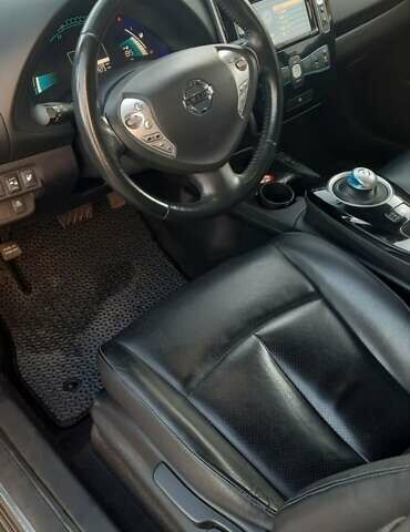 Сірий Ніссан Ліф, об'ємом двигуна 0 л та пробігом 93 тис. км за 8400 $, фото 11 на Automoto.ua