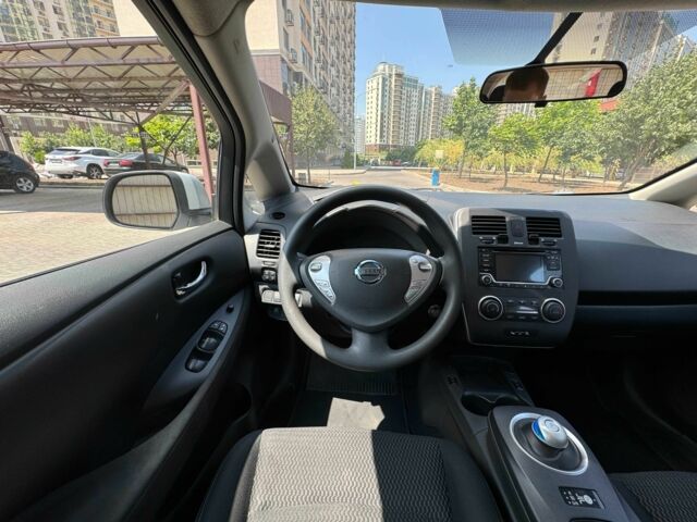 Серый Ниссан Лиф, объемом двигателя 0 л и пробегом 70 тыс. км за 8500 $, фото 14 на Automoto.ua