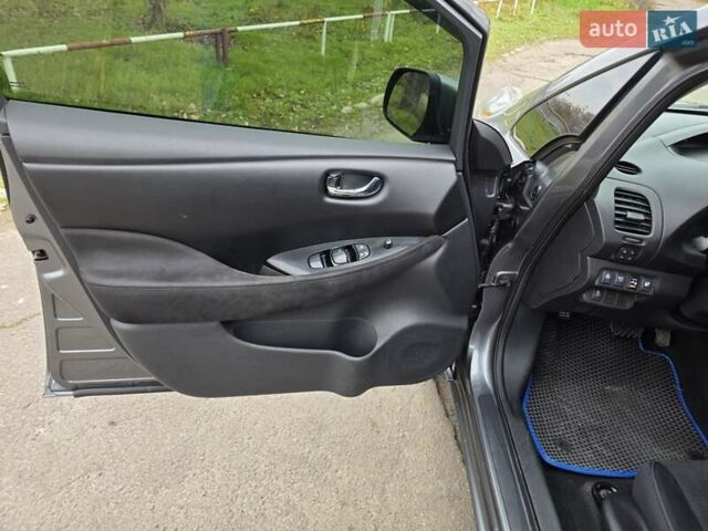 Серый Ниссан Лиф, объемом двигателя 0 л и пробегом 115 тыс. км за 8000 $, фото 10 на Automoto.ua