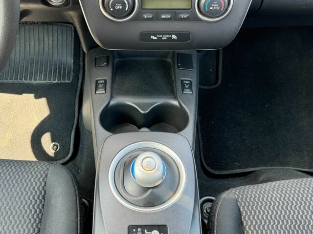 Серый Ниссан Лиф, объемом двигателя 0 л и пробегом 70 тыс. км за 8500 $, фото 18 на Automoto.ua