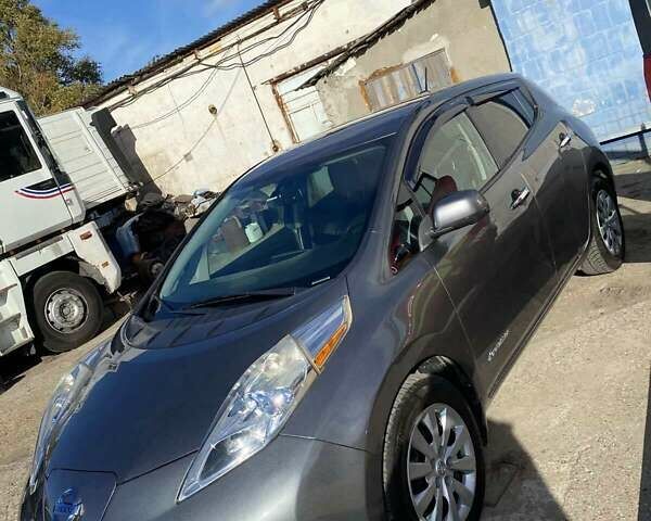 Сірий Ніссан Ліф, об'ємом двигуна 0 л та пробігом 131 тис. км за 7500 $, фото 1 на Automoto.ua