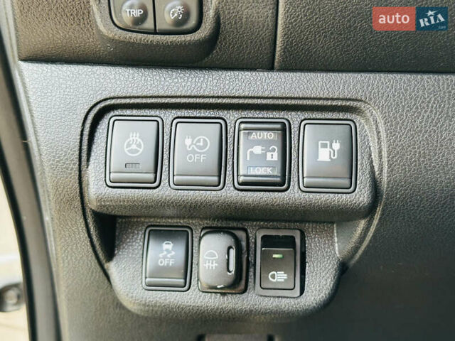 Серый Ниссан Лиф, объемом двигателя 0 л и пробегом 67 тыс. км за 8500 $, фото 34 на Automoto.ua