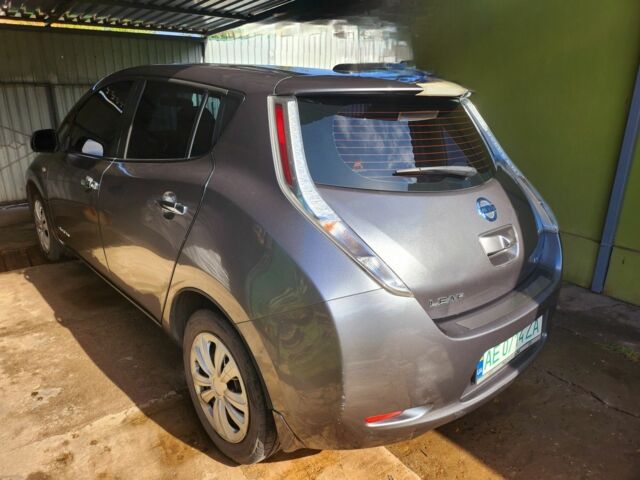 Серый Ниссан Лиф, объемом двигателя 0 л и пробегом 140 тыс. км за 6010 $, фото 7 на Automoto.ua