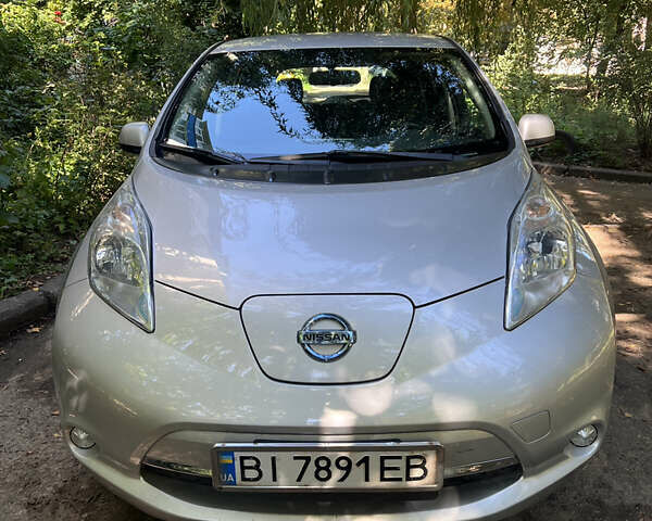 Сірий Ніссан Ліф, об'ємом двигуна 0 л та пробігом 101 тис. км за 6950 $, фото 3 на Automoto.ua