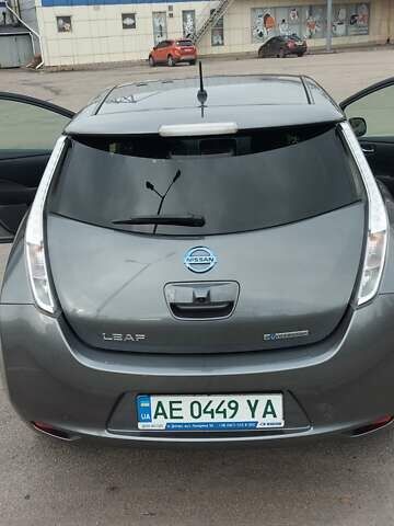 Серый Ниссан Лиф, объемом двигателя 0 л и пробегом 127 тыс. км за 8000 $, фото 5 на Automoto.ua