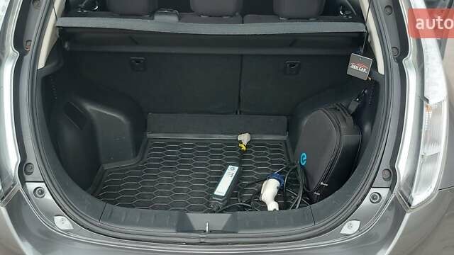 Серый Ниссан Лиф, объемом двигателя 0 л и пробегом 127 тыс. км за 8000 $, фото 10 на Automoto.ua