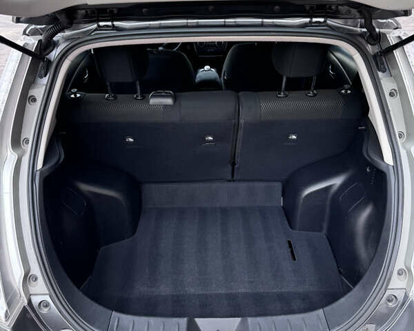 Серый Ниссан Лиф, объемом двигателя 0 л и пробегом 117 тыс. км за 6500 $, фото 7 на Automoto.ua