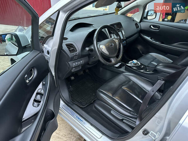 Серый Ниссан Лиф, объемом двигателя 0 л и пробегом 130 тыс. км за 5400 $, фото 12 на Automoto.ua