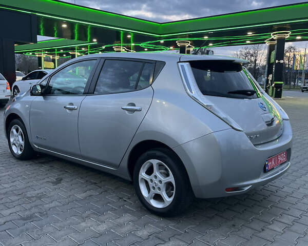 Серый Ниссан Лиф, объемом двигателя 0 л и пробегом 118 тыс. км за 7500 $, фото 4 на Automoto.ua