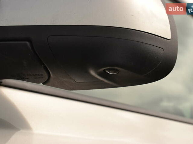 Серый Ниссан Лиф, объемом двигателя 0 л и пробегом 99 тыс. км за 6650 $, фото 14 на Automoto.ua