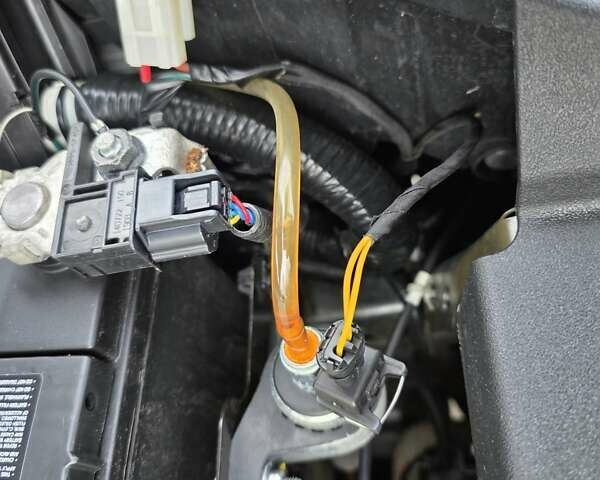 Серый Ниссан Лиф, объемом двигателя 0 л и пробегом 115 тыс. км за 8000 $, фото 3 на Automoto.ua