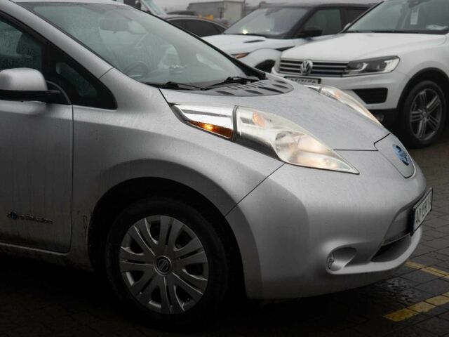 Серый Ниссан Лиф, объемом двигателя 0 л и пробегом 174 тыс. км за 5800 $, фото 11 на Automoto.ua