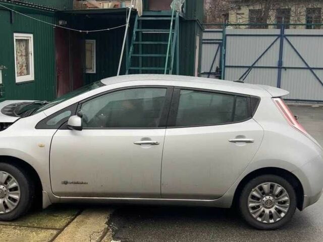 Серый Ниссан Лиф, объемом двигателя 0 л и пробегом 100 тыс. км за 2981 $, фото 9 на Automoto.ua