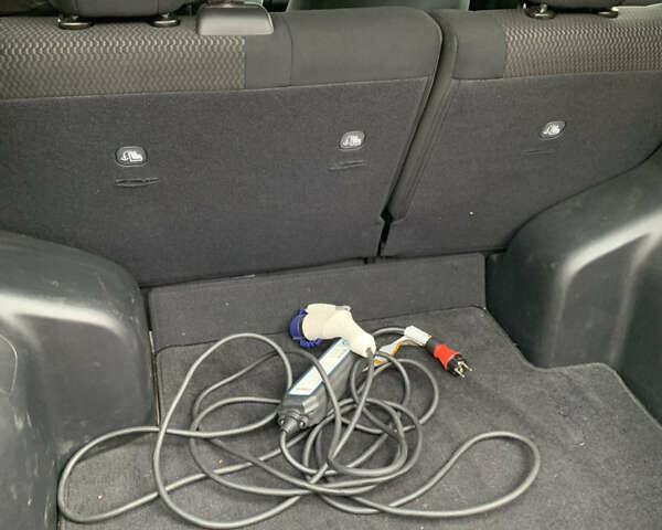 Серый Ниссан Лиф, объемом двигателя 0 л и пробегом 98 тыс. км за 3500 $, фото 7 на Automoto.ua