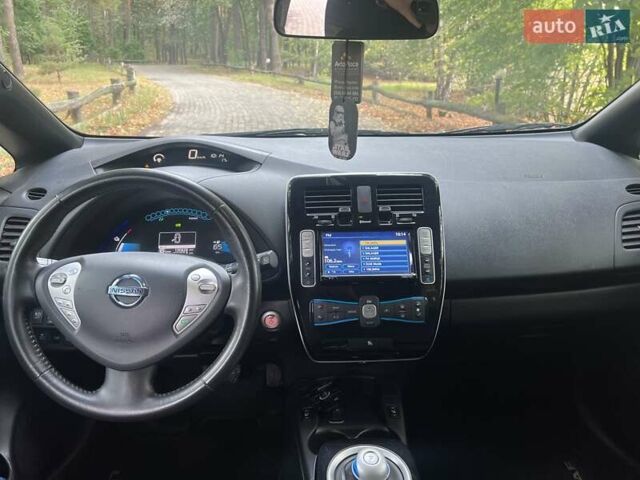 Серый Ниссан Лиф, объемом двигателя 0 л и пробегом 130 тыс. км за 9000 $, фото 12 на Automoto.ua