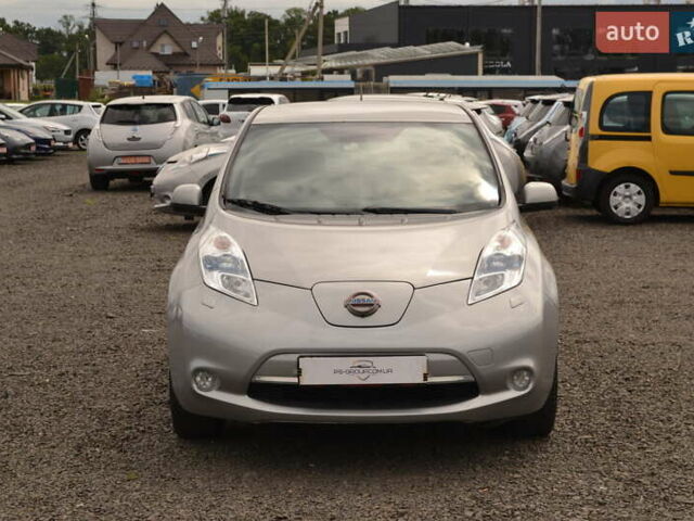 Серый Ниссан Лиф, объемом двигателя 0 л и пробегом 99 тыс. км за 6650 $, фото 2 на Automoto.ua