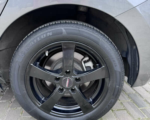 Серый Ниссан Лиф, объемом двигателя 0 л и пробегом 117 тыс. км за 6500 $, фото 18 на Automoto.ua